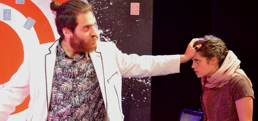 Escena Erasmus presenta ‘La Fira Invisible’ dins del XXIX Encontre de Teatre a l’Estiu d’Alzira Escena Erasmus presenta ‘La Fira Invisible’ dins del XXIX Encontre de Teatre a l’Estiu d’Alzira