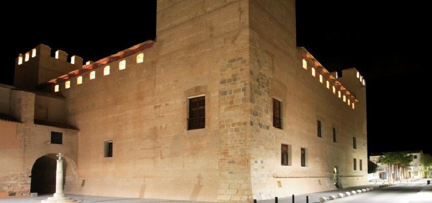 Escena Erasmus celebra el Centenari de la Declaració de Monument Històric-Artístic del Castell d’Alaquàs amb «La Gran Final» Escena Erasmus celebra el Centenari de la Declaració de Monument Històric-Artístic del Castell d’Alaquàs amb «La Gran Final»